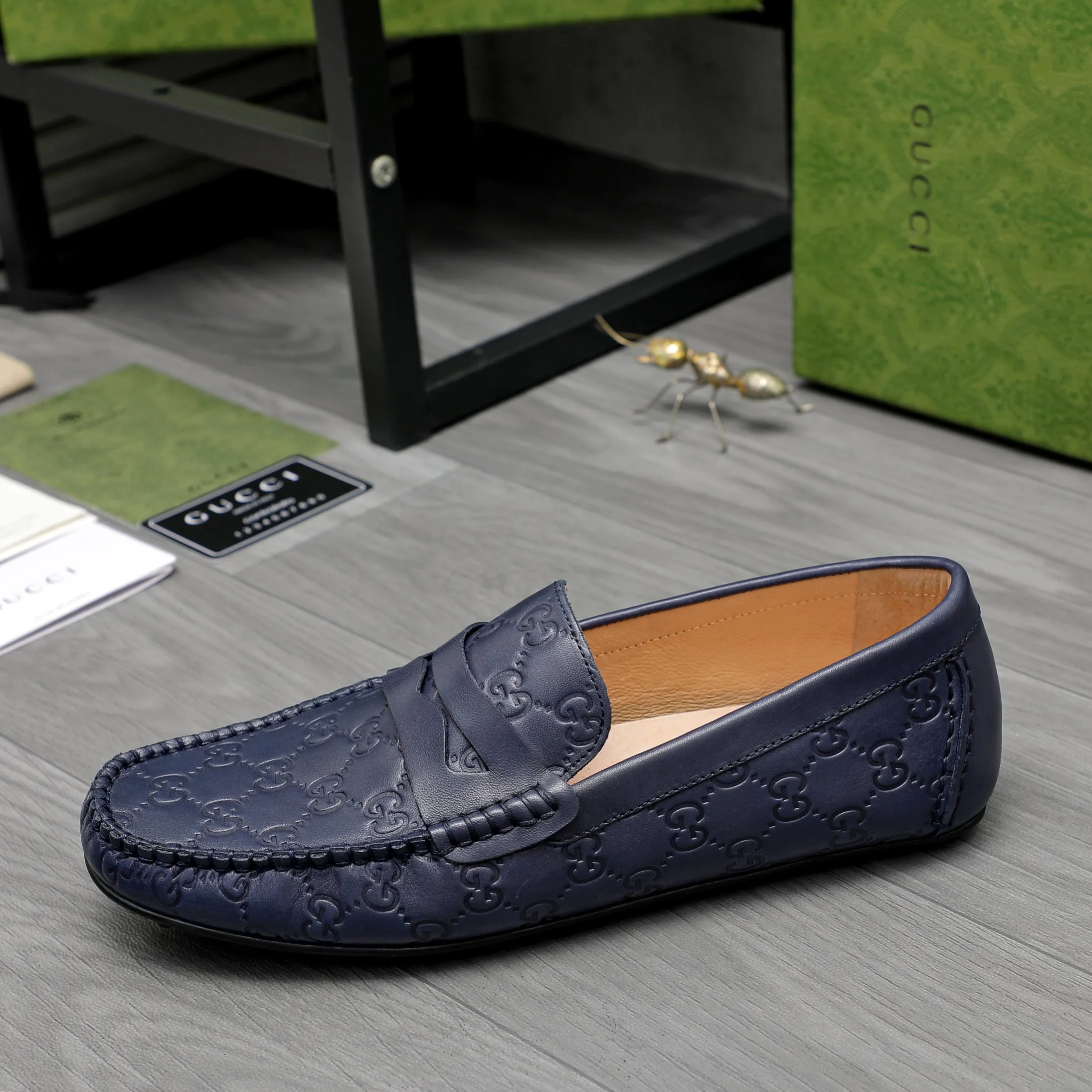 Men's shoes 💰380 Product trademark: GUCCI "Gucci" casual slip-on beanie shoes Regular size: 38-45 (45 is custom-made and non-returnable) Product materials: Selected high-quality embossed cowhide upper, pigskin lining, beanie outsole